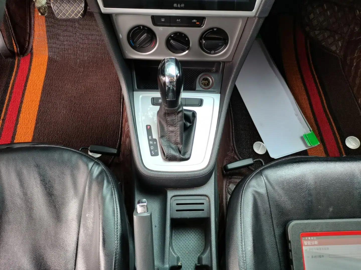 Volkswagen Lavida 2015 1.6L Automatic Fashion Edition — миниатюра 16