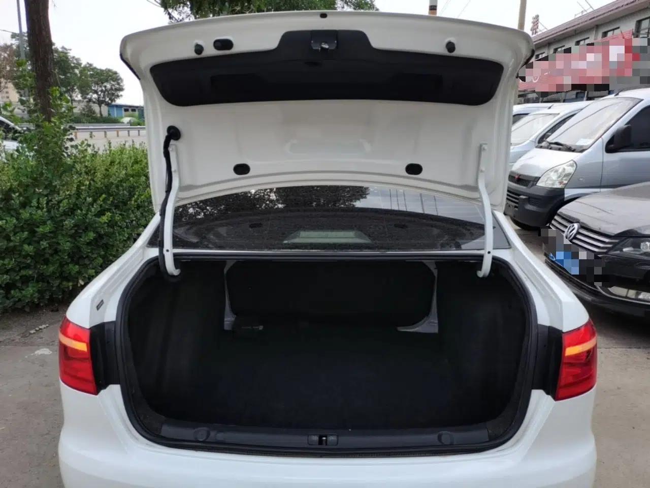 Volkswagen Lavida 2015 1.6L Automatic Fashion Edition — миниатюра 22
