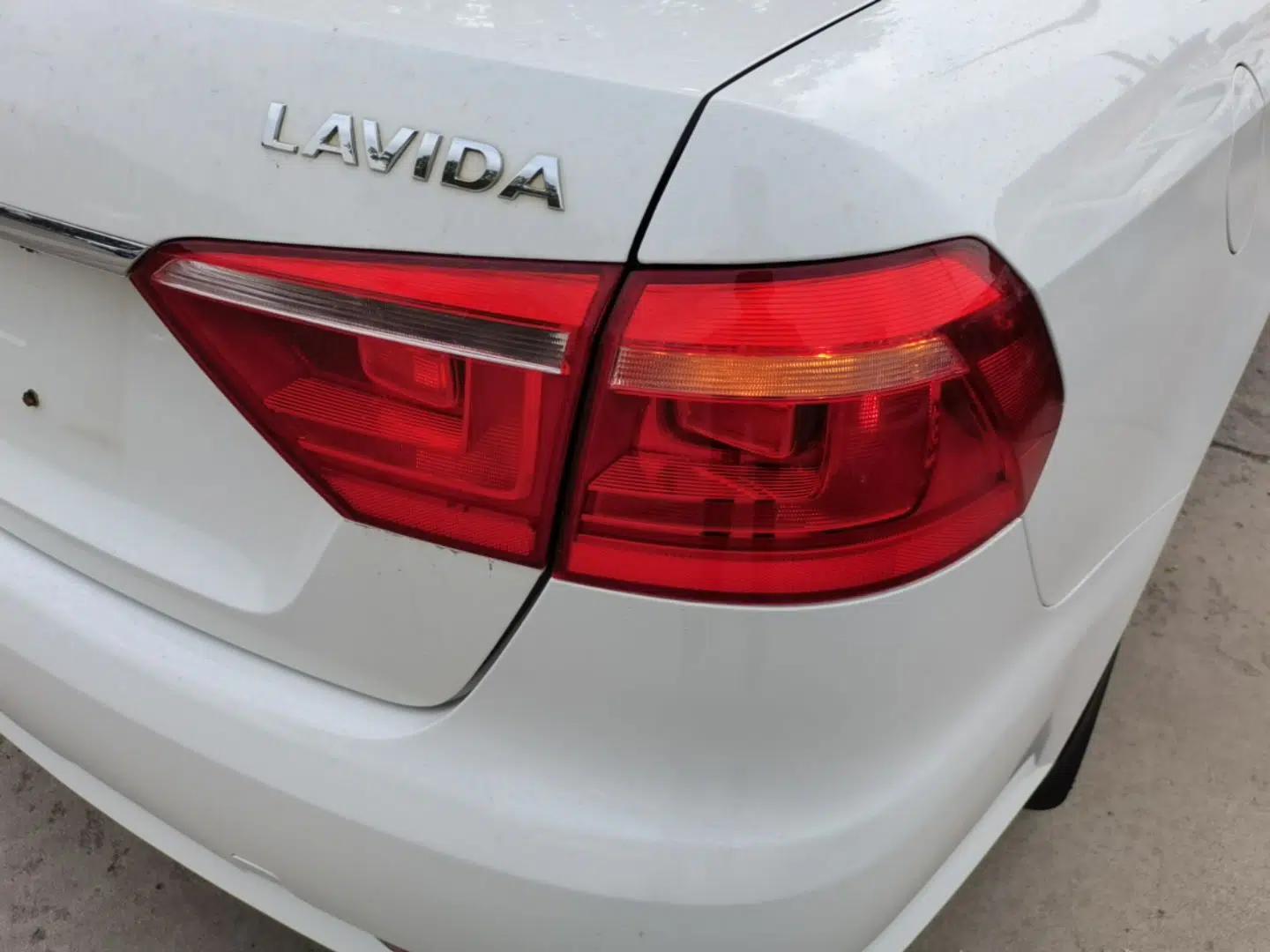 Volkswagen Lavida 2015 1.6L Automatic Fashion Edition — миниатюра 9