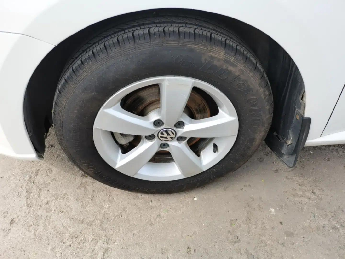 Volkswagen Lavida 2015 1.6L Automatic Fashion Edition — миниатюра 10