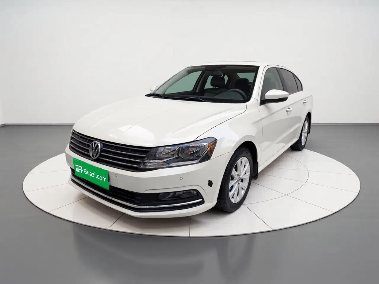 Volkswagen Lavida 2015 1.6L Automatic Comfort Edition — миниатюра 1