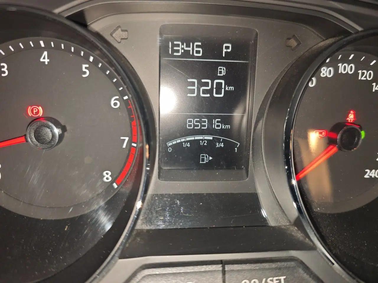Volkswagen Lavida 2015 1.6L Automatic Comfort Edition — миниатюра 11