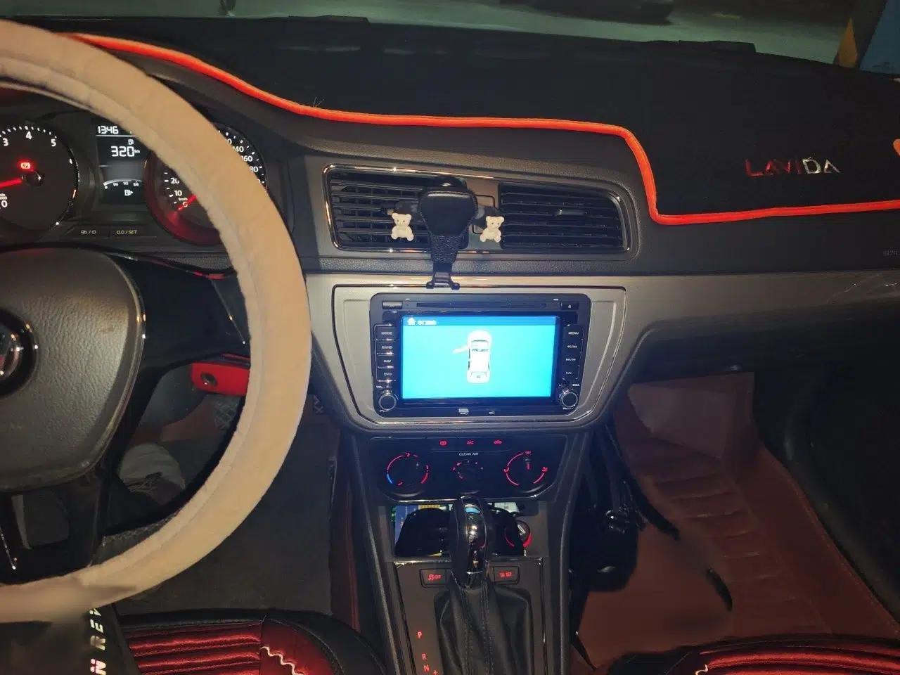 Volkswagen Lavida 2015 1.6L Automatic Comfort Edition — миниатюра 12