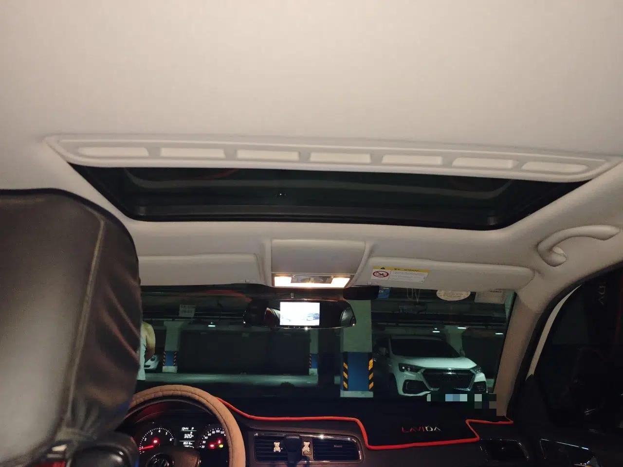 Volkswagen Lavida 2015 1.6L Automatic Comfort Edition — миниатюра 15