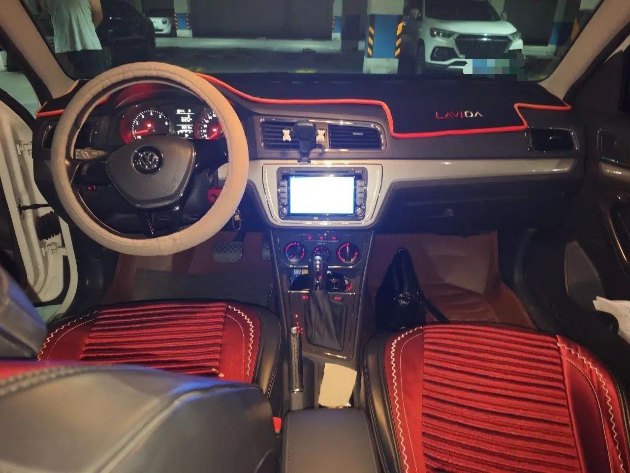 Volkswagen Lavida 2015 1.6L Automatic Comfort Edition — миниатюра 18