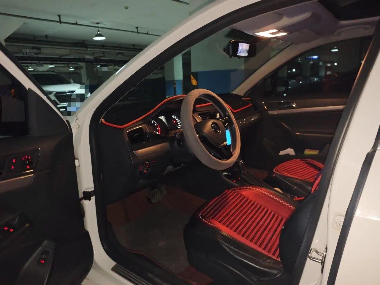 Volkswagen Lavida 2015 1.6L Automatic Comfort Edition — миниатюра 19