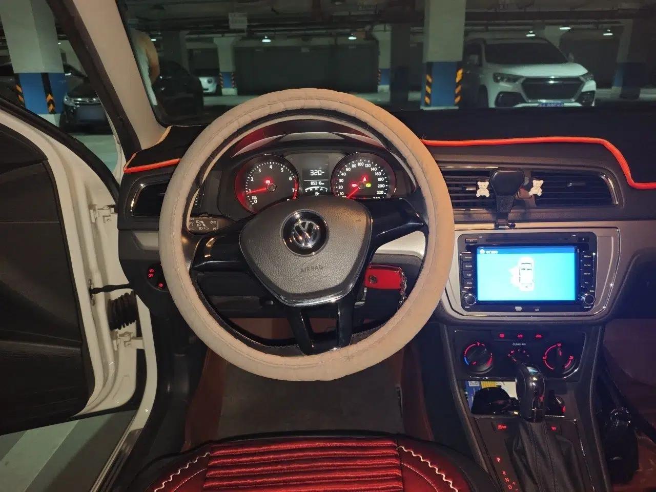 Volkswagen Lavida 2015 1.6L Automatic Comfort Edition — миниатюра 9