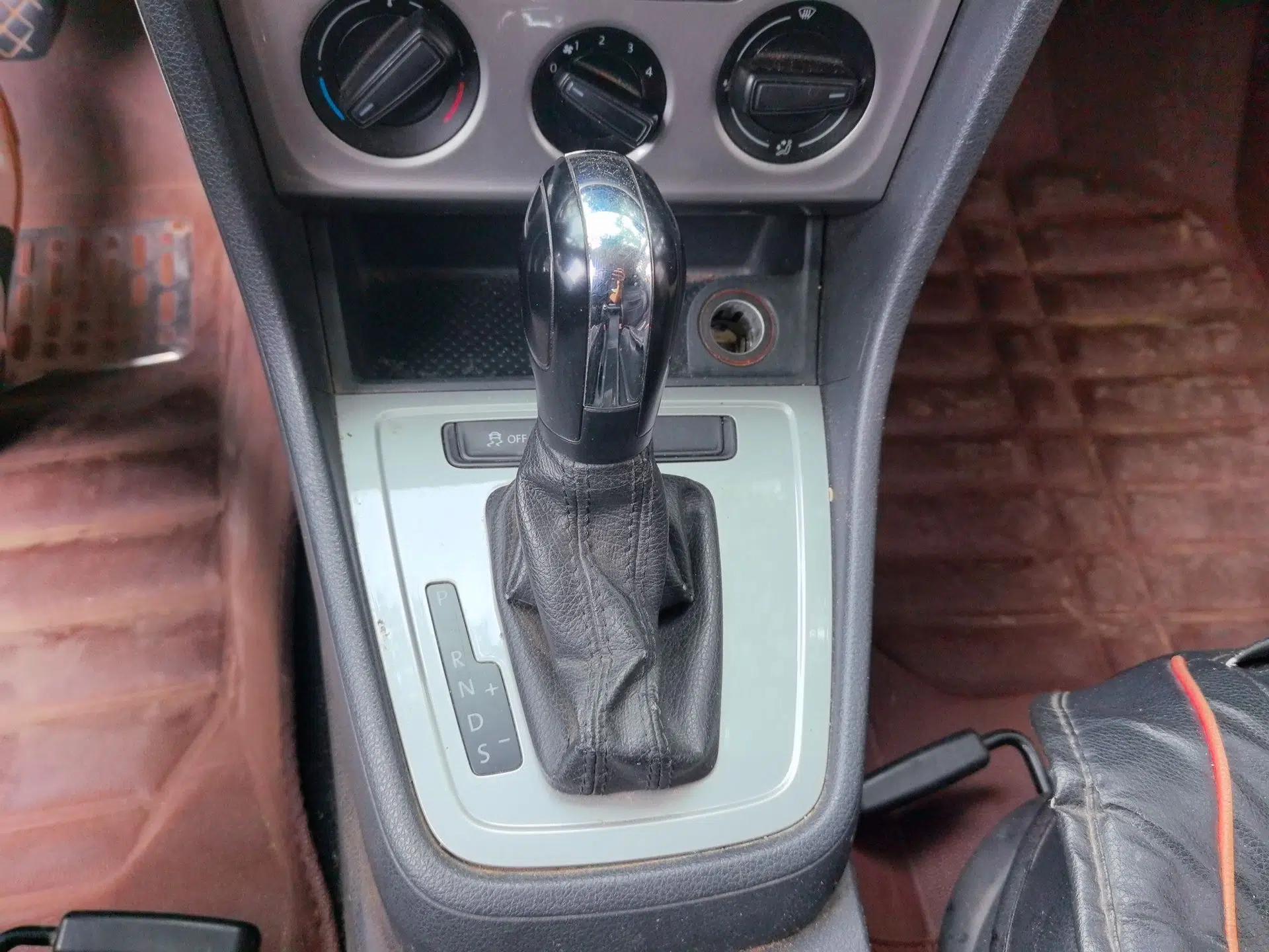 Volkswagen Lavida 2017 1.6L Automatic Fashion Edition — миниатюра 14