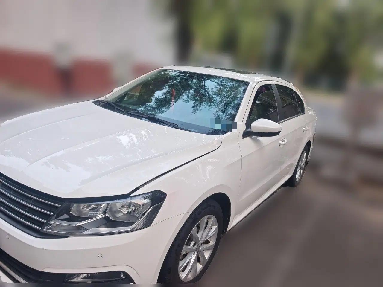 Volkswagen Lavida 2015 1.6L Automatic Comfort Edition — миниатюра 1