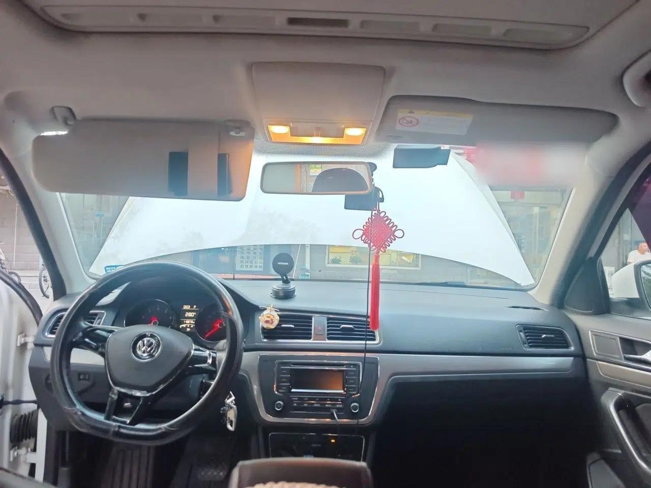 Volkswagen Lavida 2015 1.6L Automatic Comfort Edition — миниатюра 18