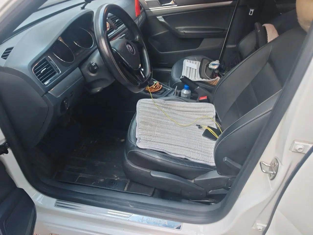 Volkswagen Lavida 2015 1.6L Automatic Comfort Edition — миниатюра 19