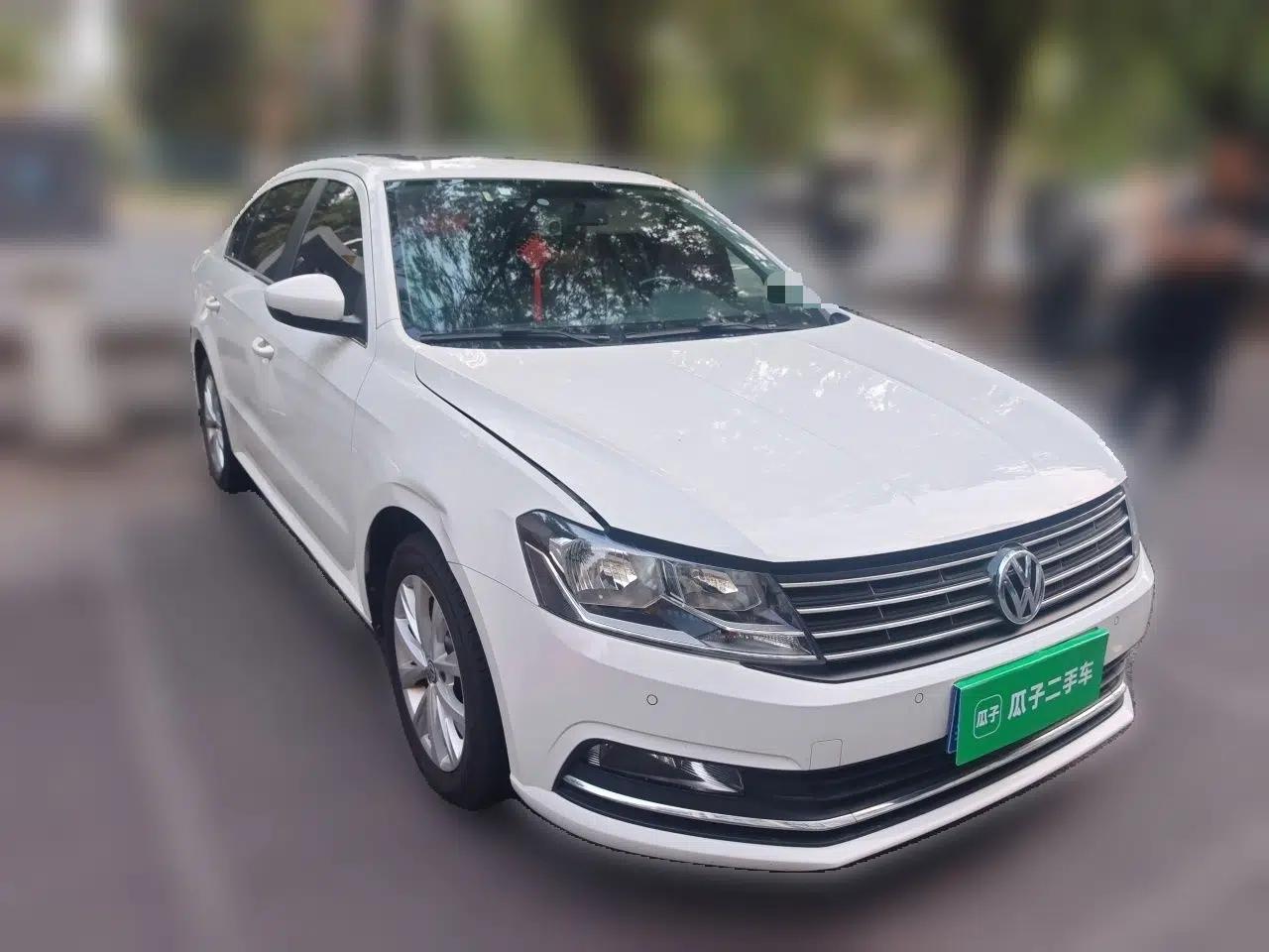 Volkswagen Lavida 2015 1.6L Automatic Comfort Edition — миниатюра 3