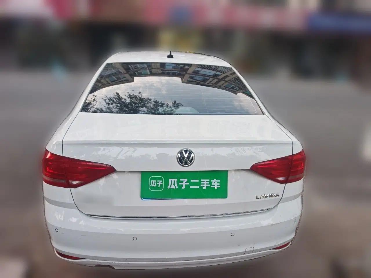 Volkswagen Lavida 2015 1.6L Automatic Comfort Edition — миниатюра 5