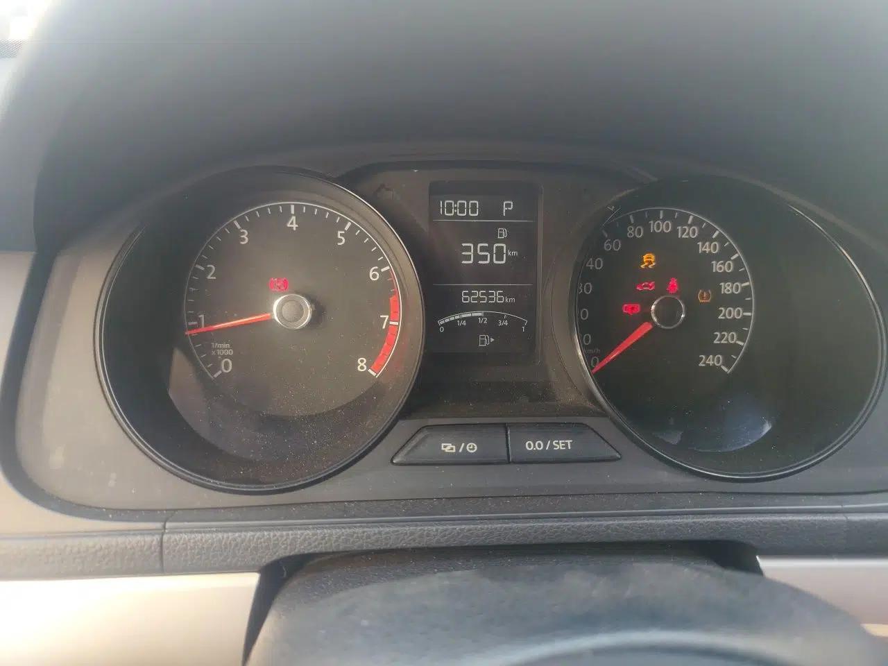 Volkswagen Lavida 2015 1.6L Automatic Fashion Edition — миниатюра 11