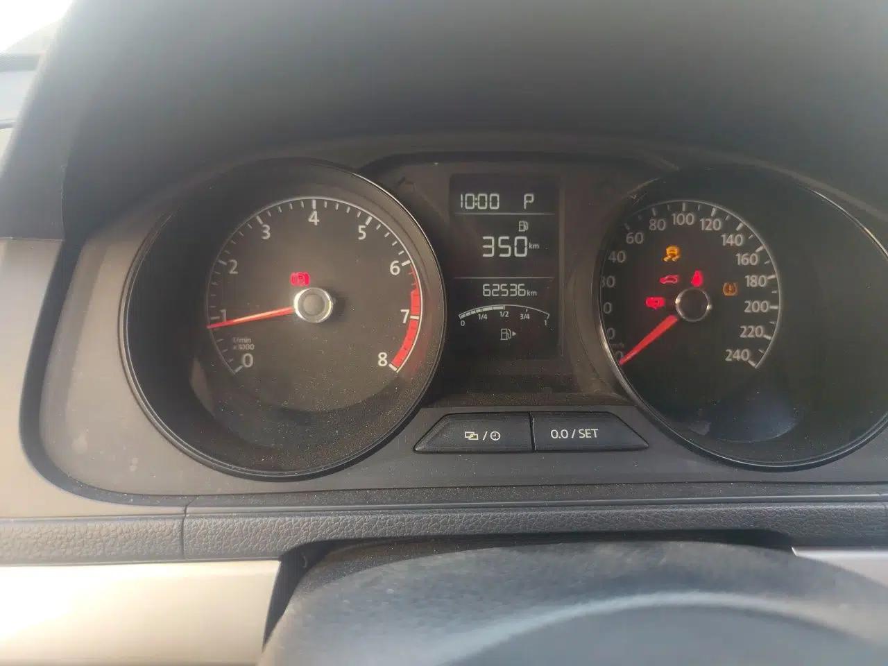 Volkswagen Lavida 2015 1.6L Automatic Fashion Edition — миниатюра 12