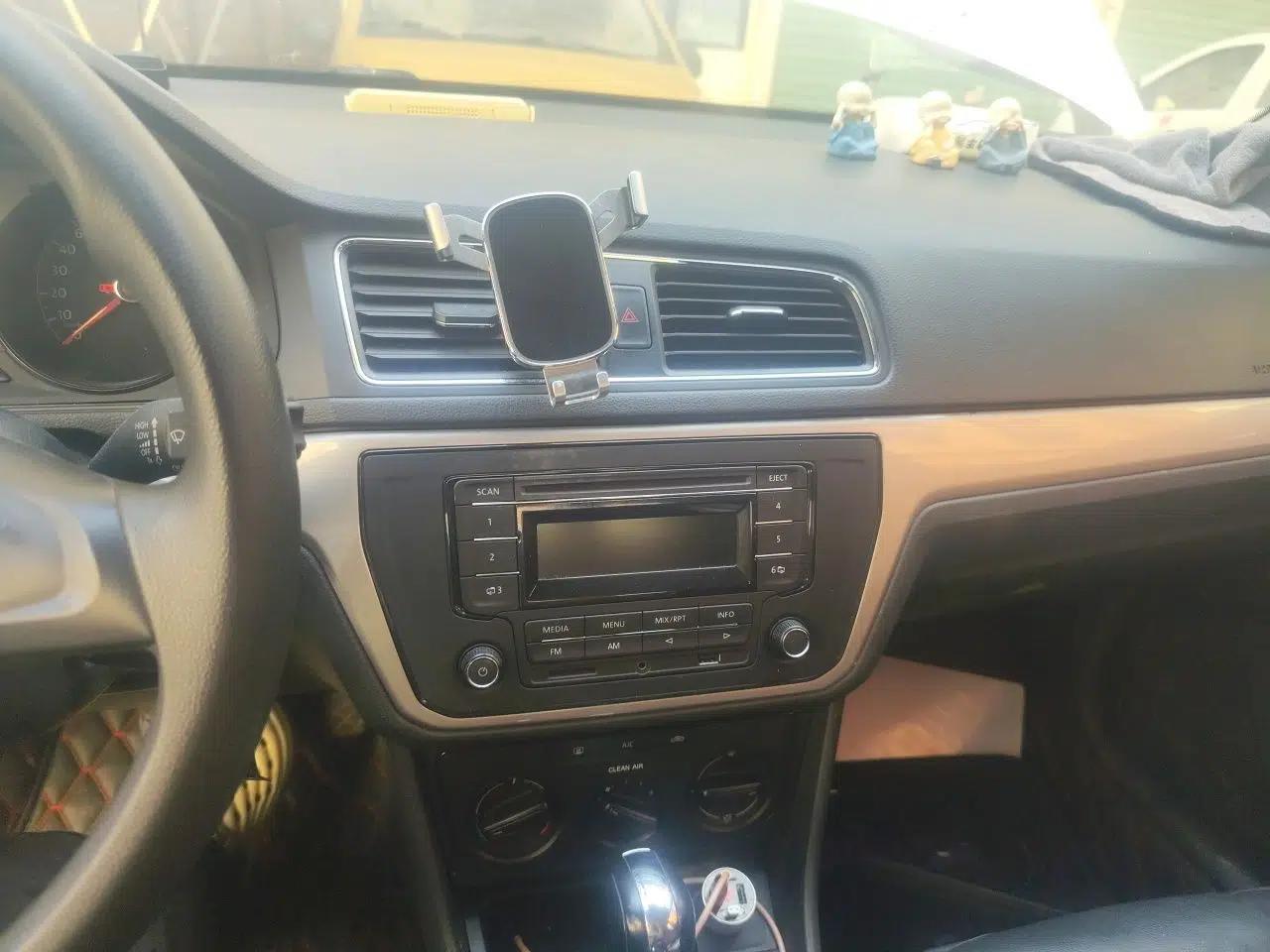 Volkswagen Lavida 2015 1.6L Automatic Fashion Edition — миниатюра 13