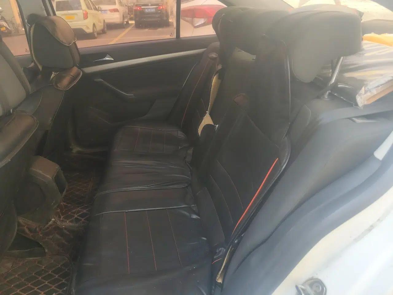 Volkswagen Lavida 2015 1.6L Automatic Fashion Edition — миниатюра 17