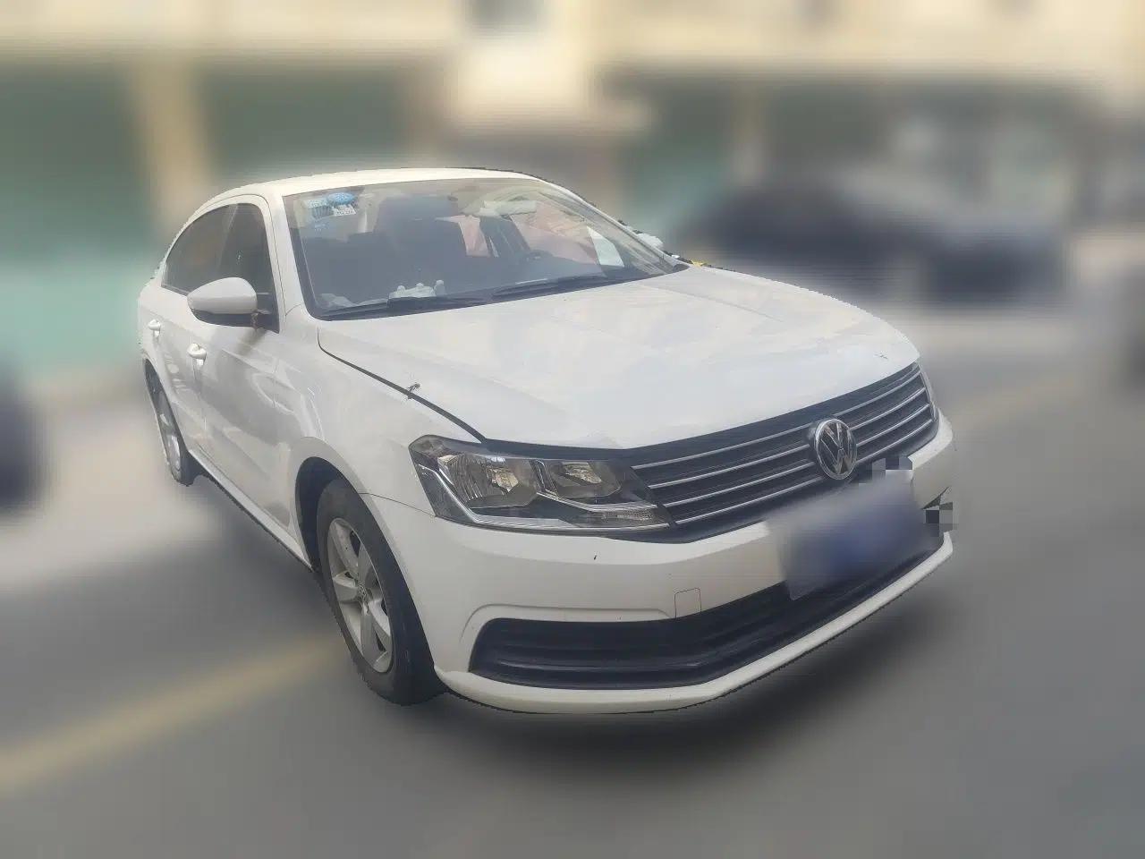 Volkswagen Lavida 2015 1.6L Automatic Fashion Edition — миниатюра 3