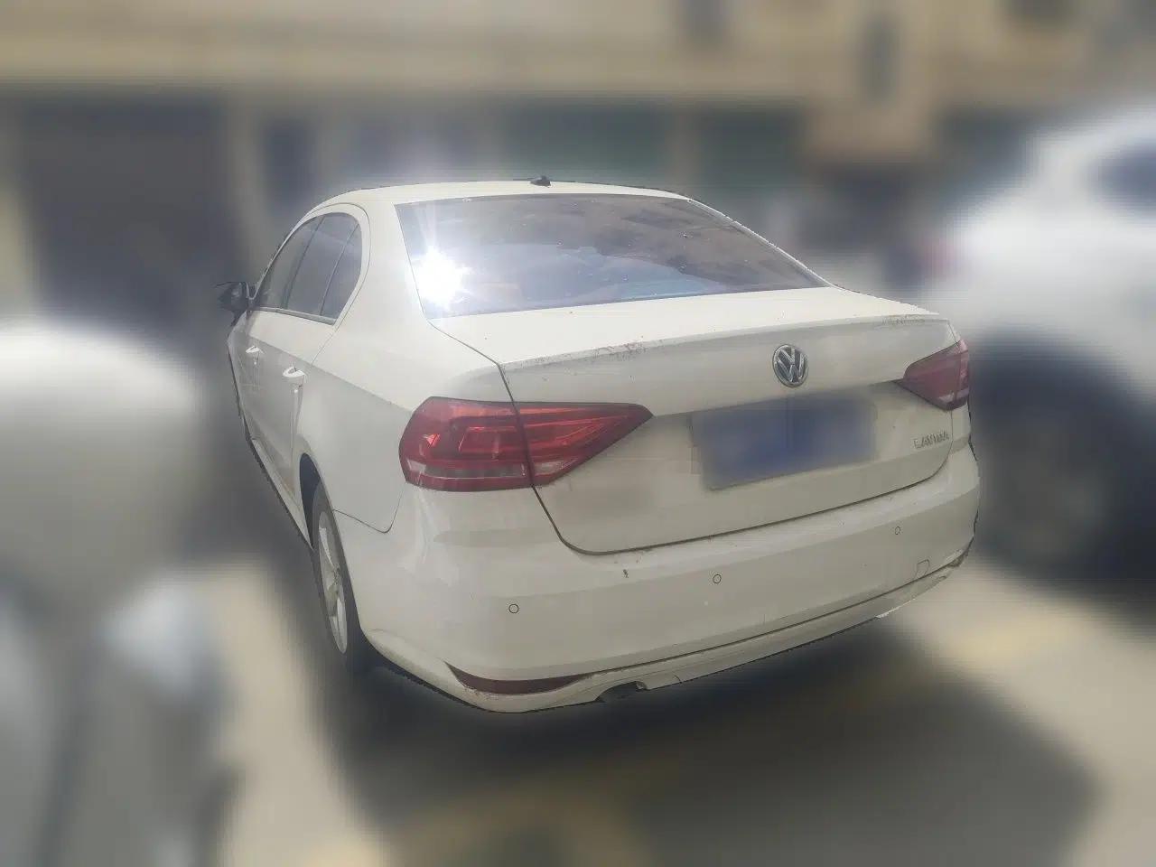 Volkswagen Lavida 2015 1.6L Automatic Fashion Edition — миниатюра 4