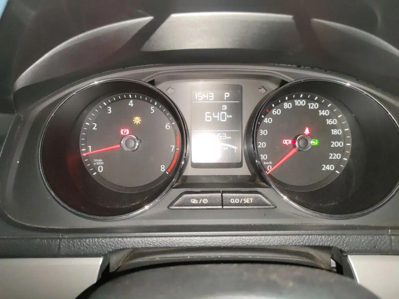 Volkswagen Lavida 2017 1.6L Automatic Comfort Edition — миниатюра 11
