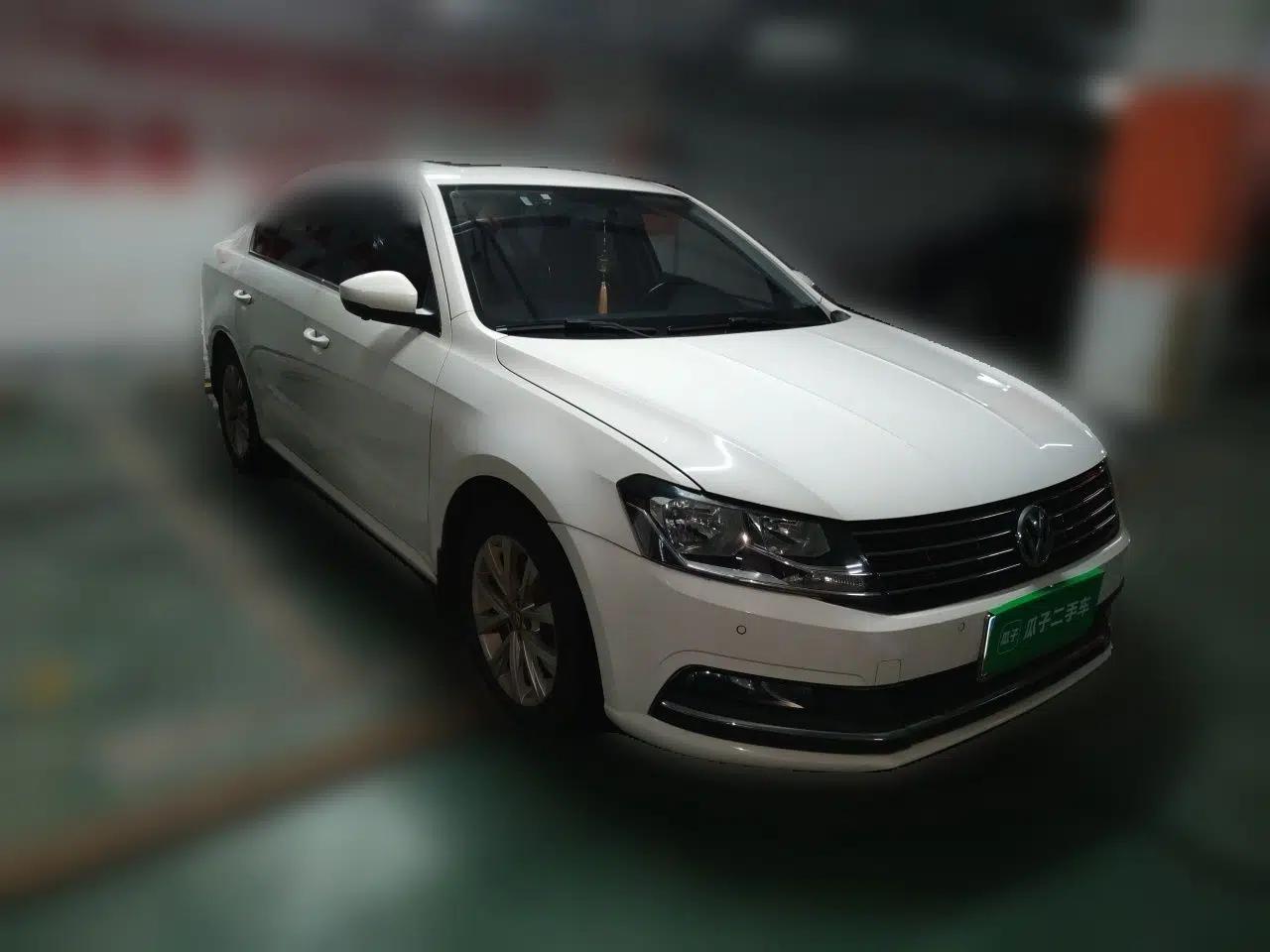 Volkswagen Lavida 2017 1.6L Automatic Comfort Edition — миниатюра 3