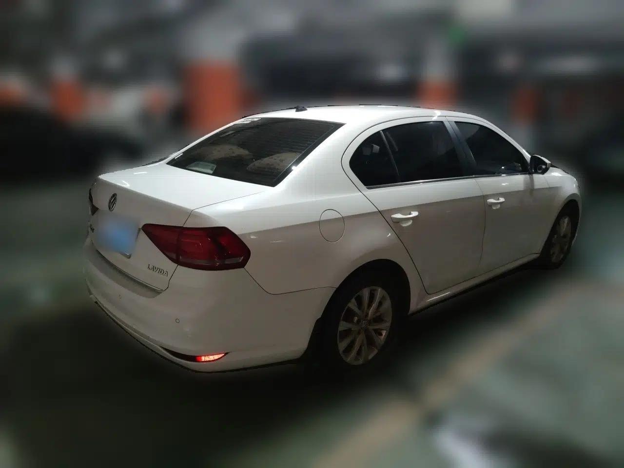 Volkswagen Lavida 2017 1.6L Automatic Comfort Edition — миниатюра 6