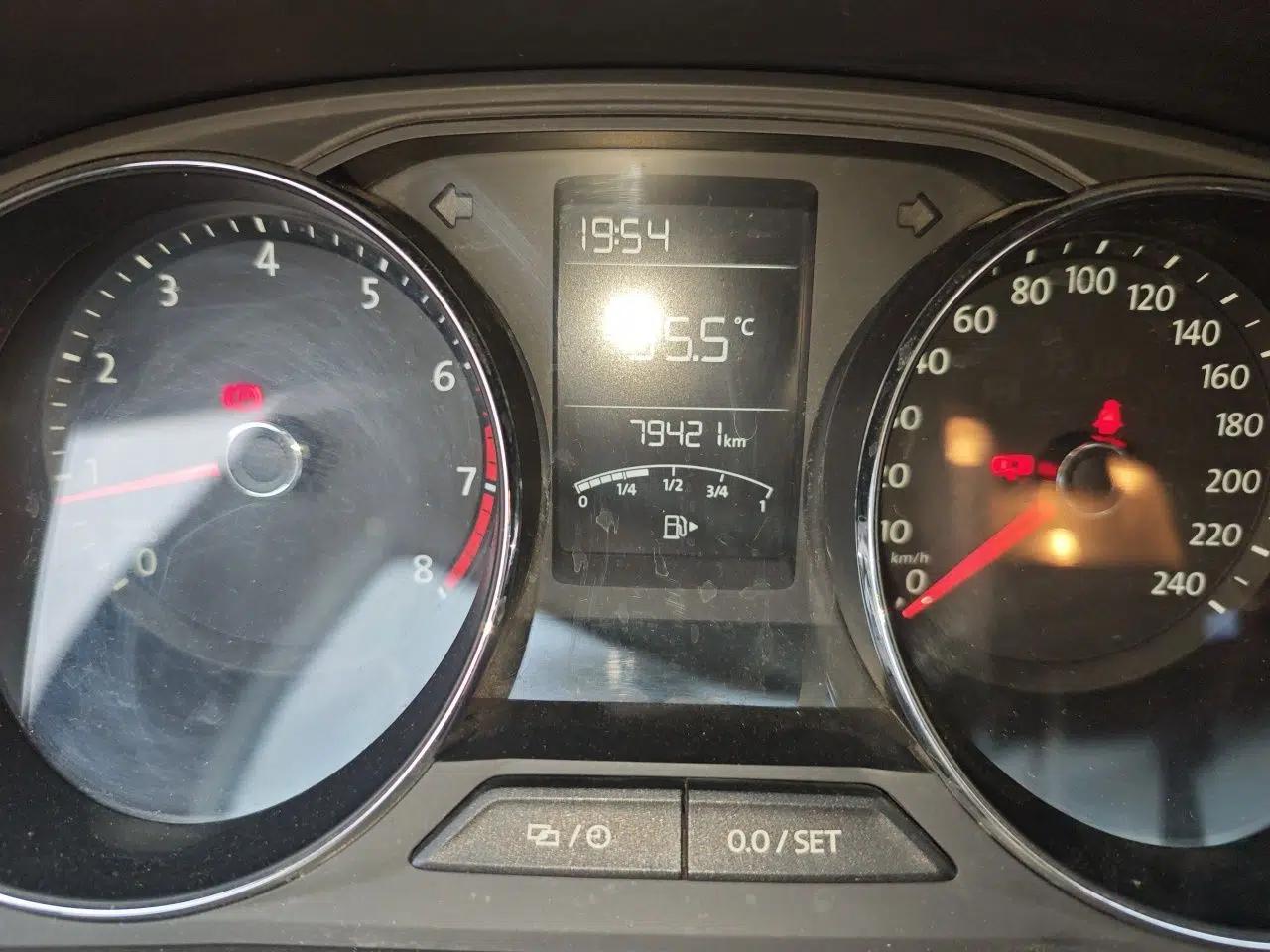 Volkswagen Lavida 2017 1.6L Manual Comfort Edition — миниатюра 12