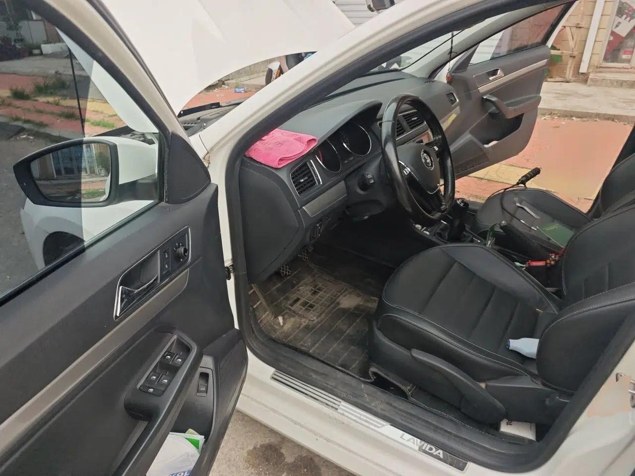 Volkswagen Lavida 2017 1.6L Manual Comfort Edition — миниатюра 16