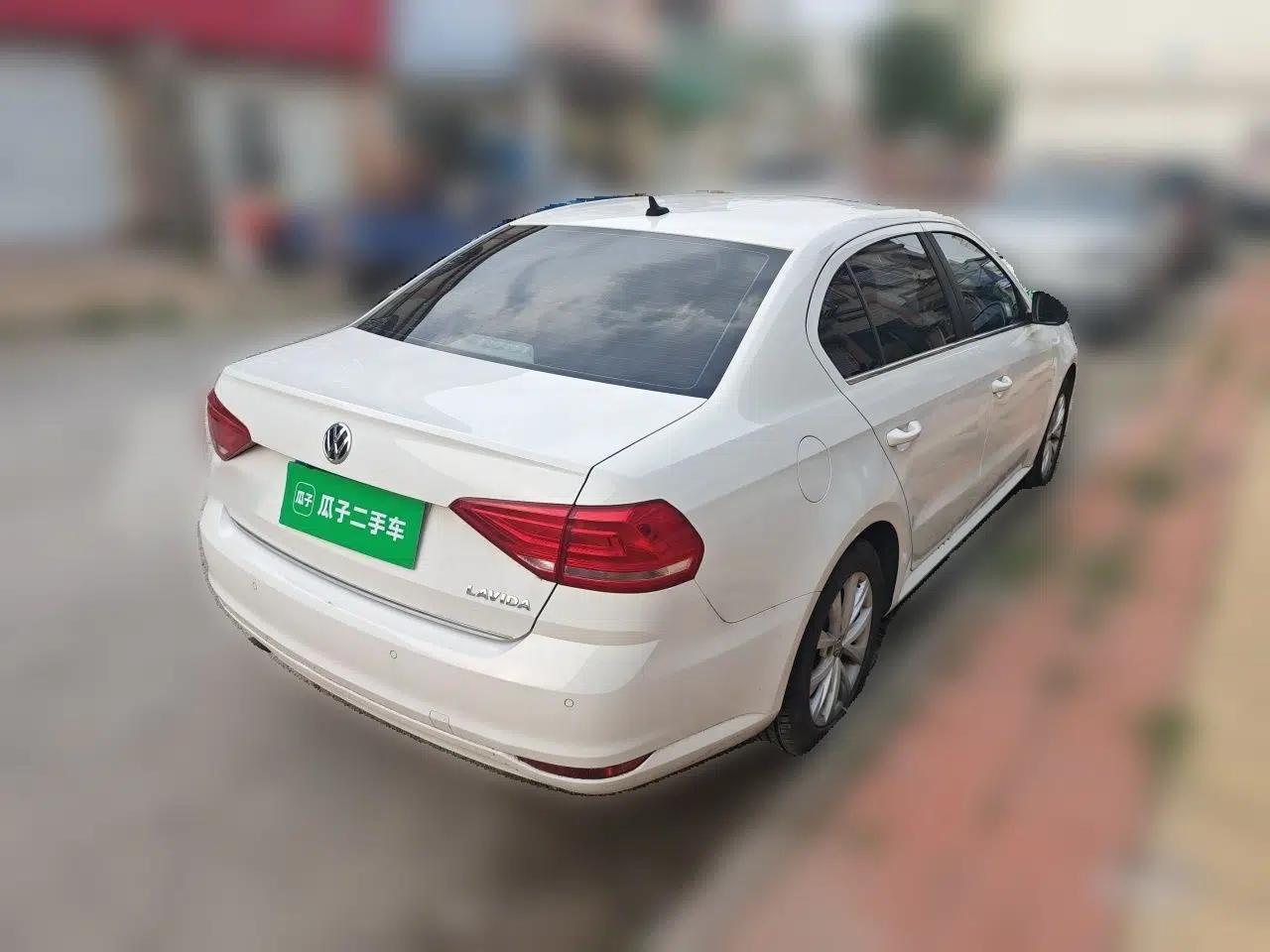 Volkswagen Lavida 2017 1.6L Manual Comfort Edition — миниатюра 6