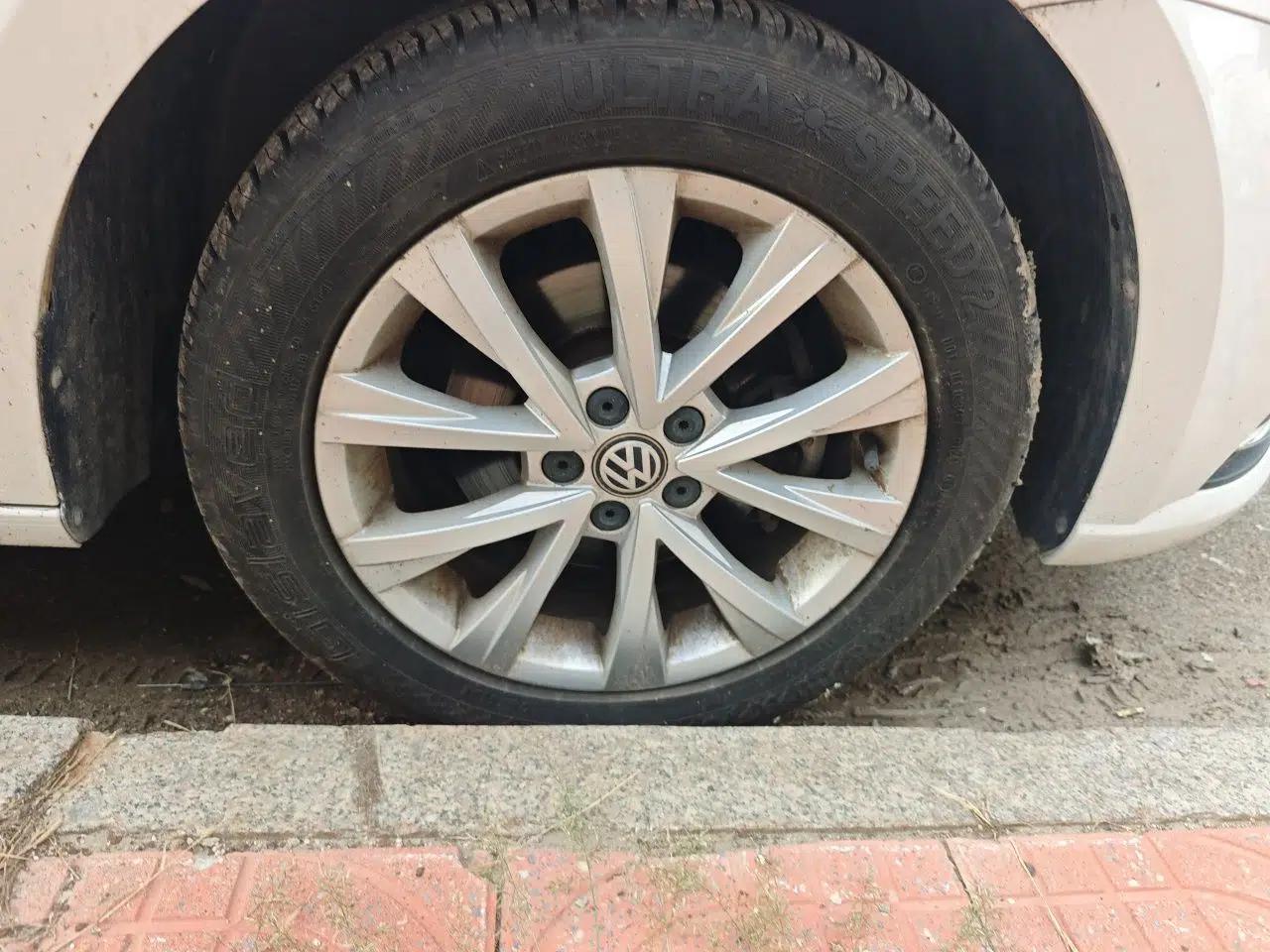 Volkswagen Lavida 2017 1.6L Manual Comfort Edition — миниатюра 8