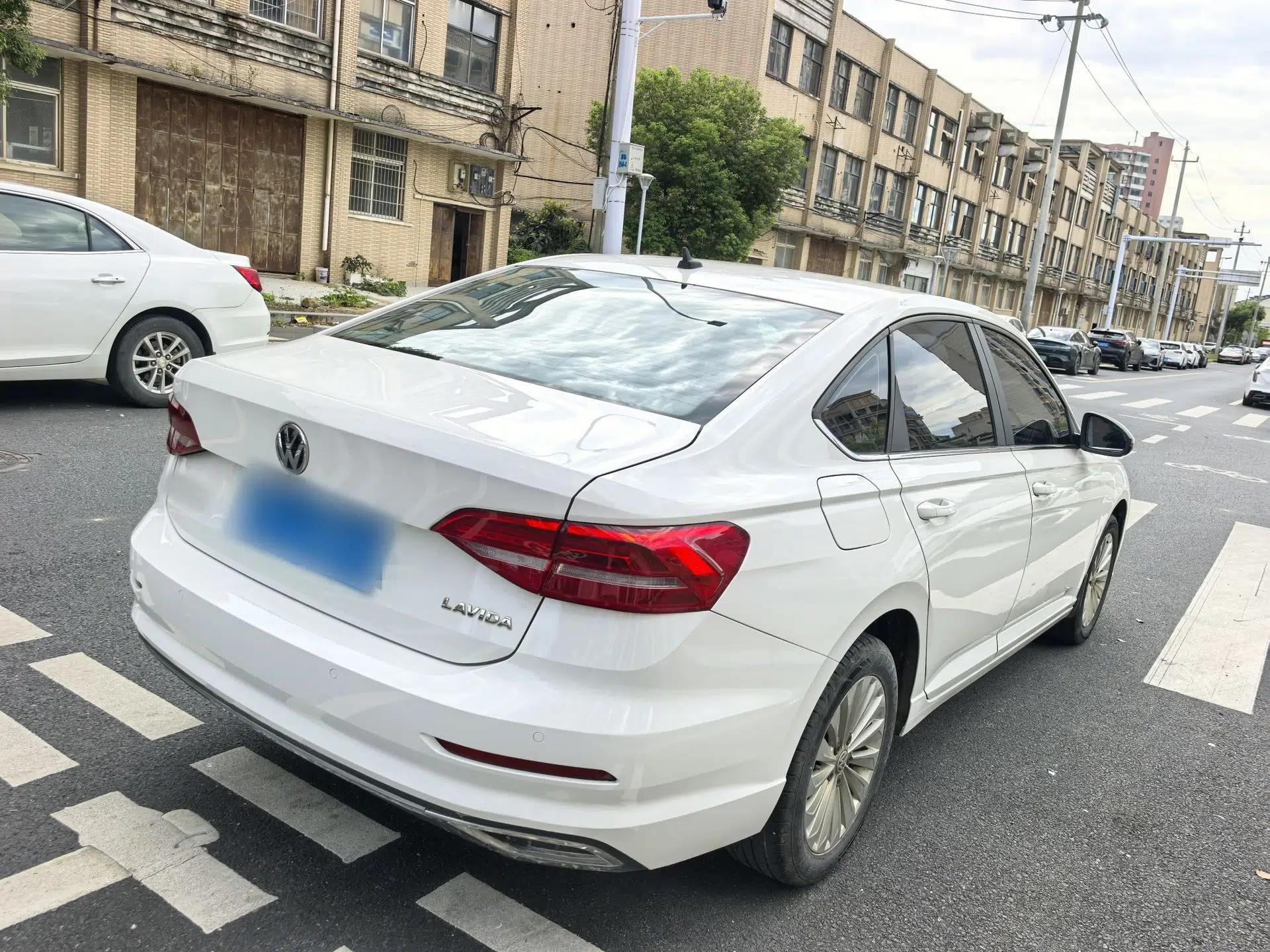 Volkswagen Lavida 2019 1.5L Automatic Comfort Edition China VI Standard — миниатюра 5