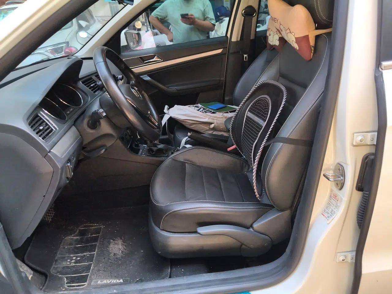 Volkswagen Lavida 2017 1.6L Automatic Comfort Edition — миниатюра 15