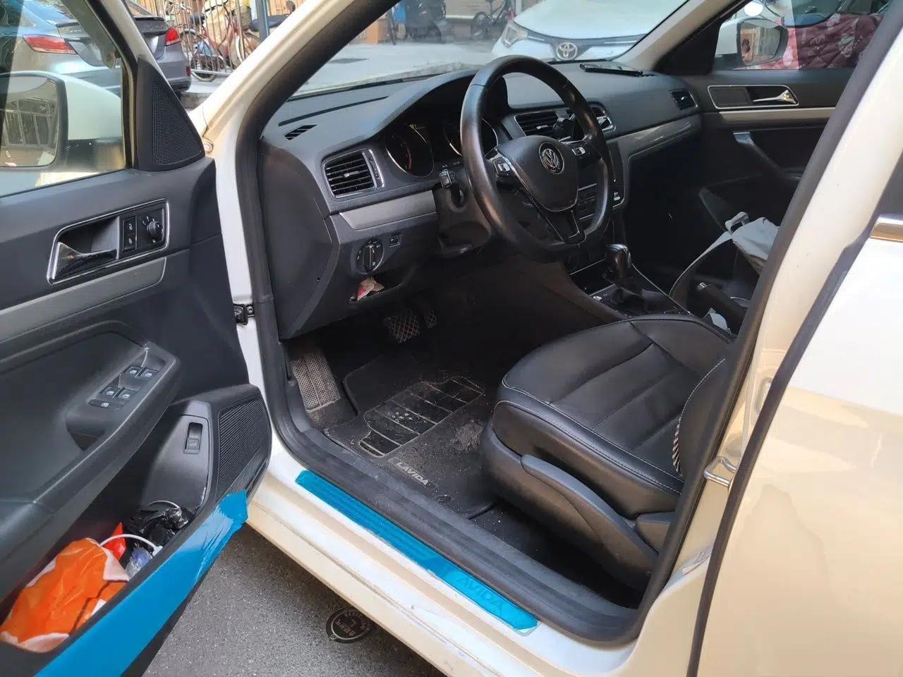 Volkswagen Lavida 2017 1.6L Automatic Comfort Edition — миниатюра 16