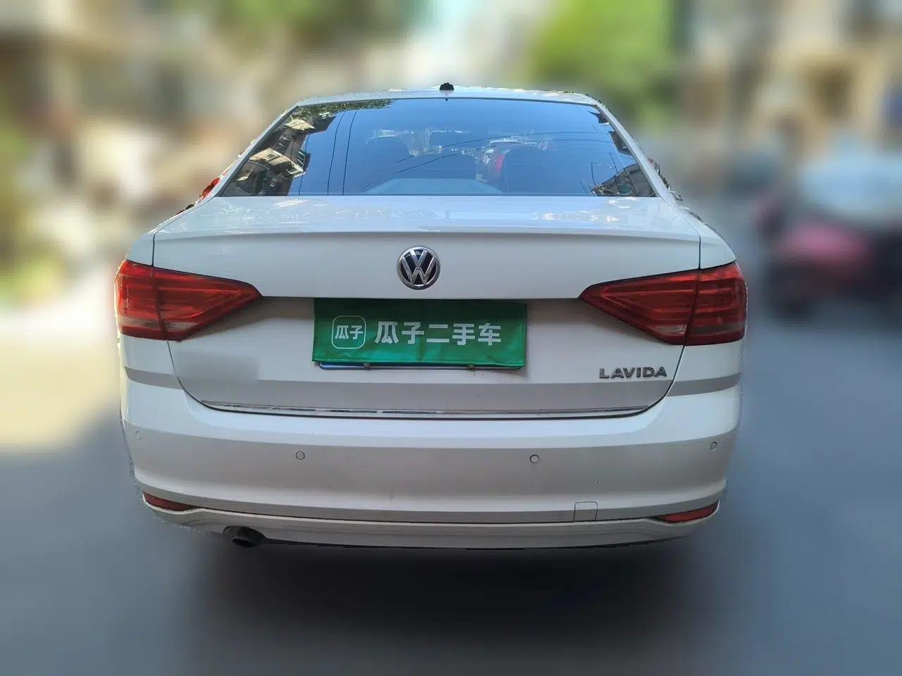 Volkswagen Lavida 2017 1.6L Automatic Comfort Edition — миниатюра 5