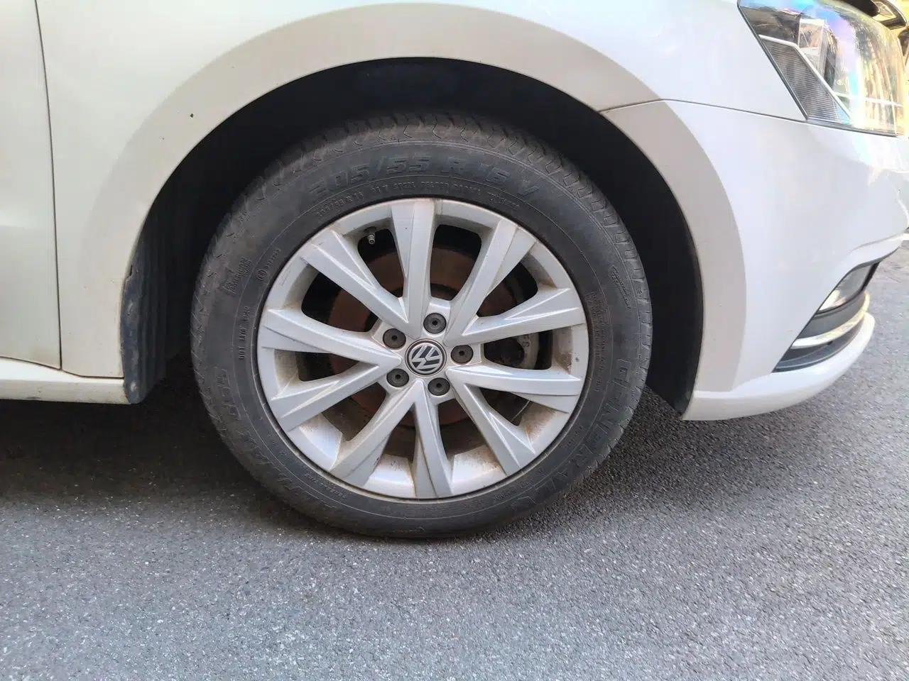 Volkswagen Lavida 2017 1.6L Automatic Comfort Edition — миниатюра 8
