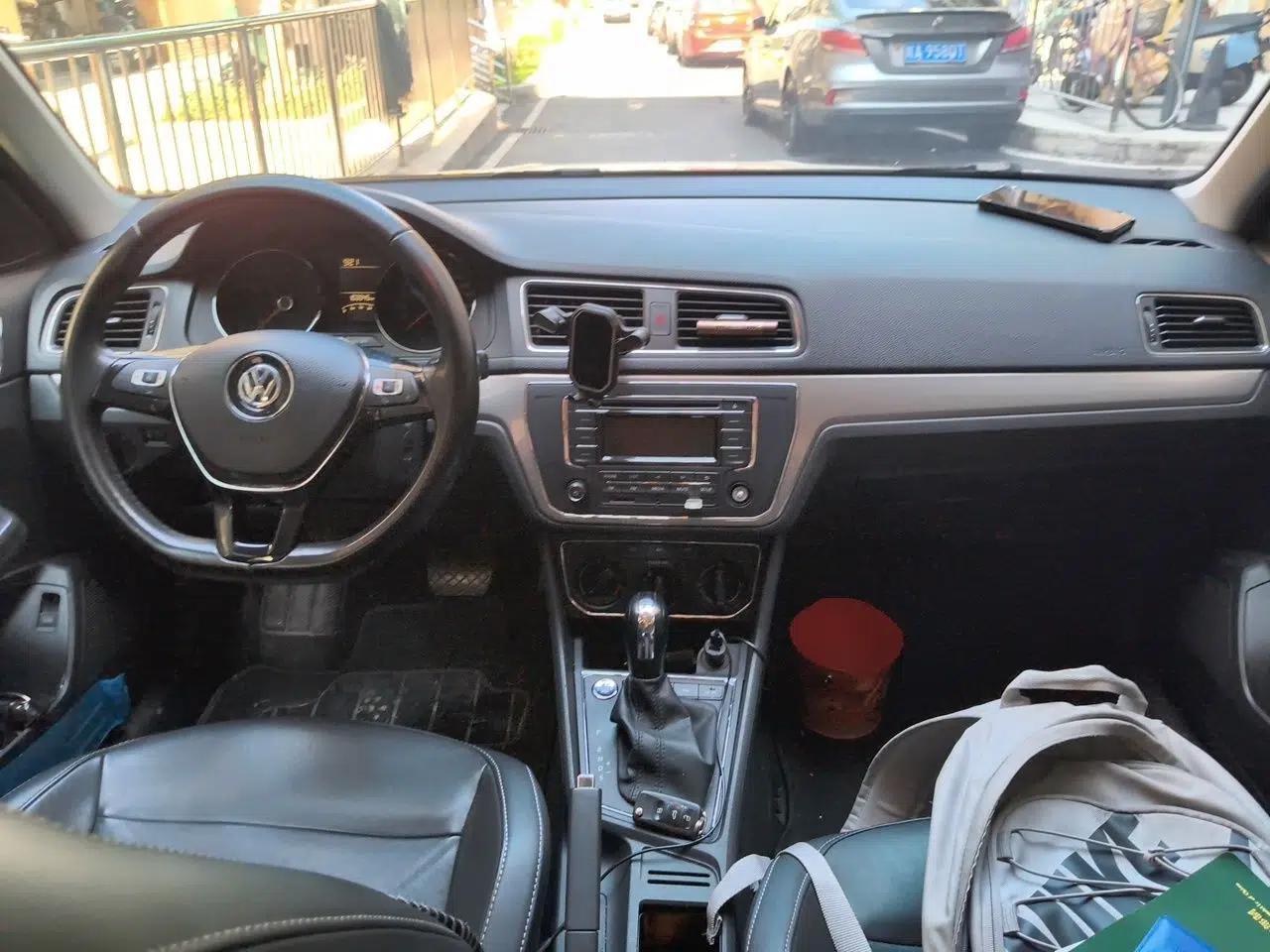 Volkswagen Lavida 2017 1.6L Automatic Comfort Edition — миниатюра 9