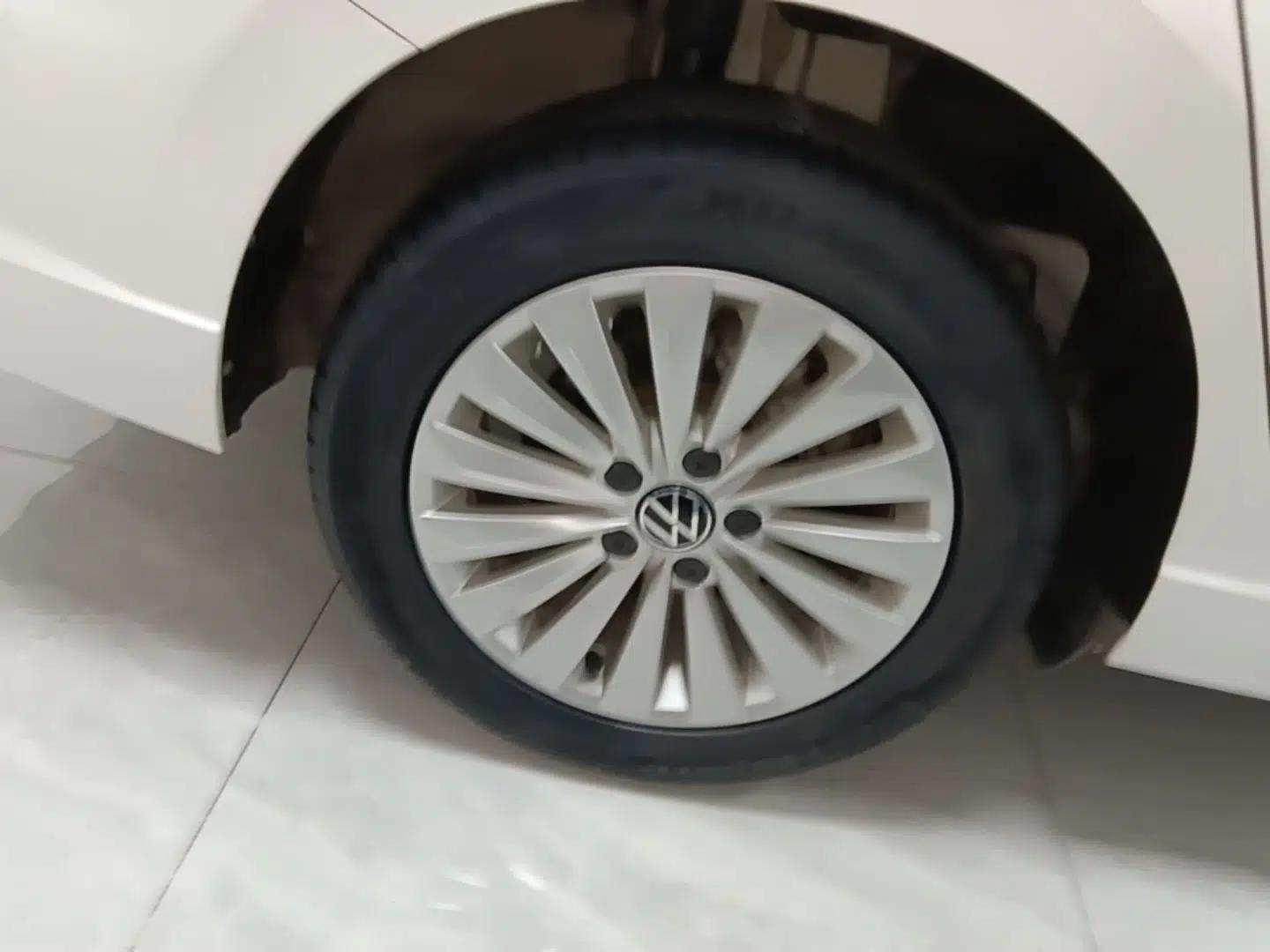 Volkswagen Lavida 2021 1.5L Automatic Comfort Edition — миниатюра 11