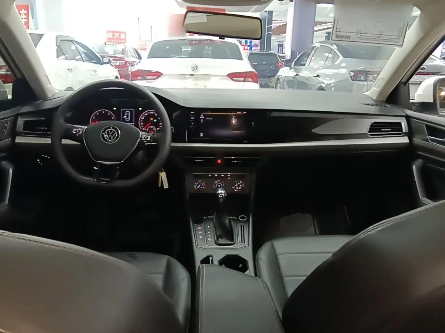 Volkswagen Lavida 2021 1.5L Automatic Comfort Edition — миниатюра 12