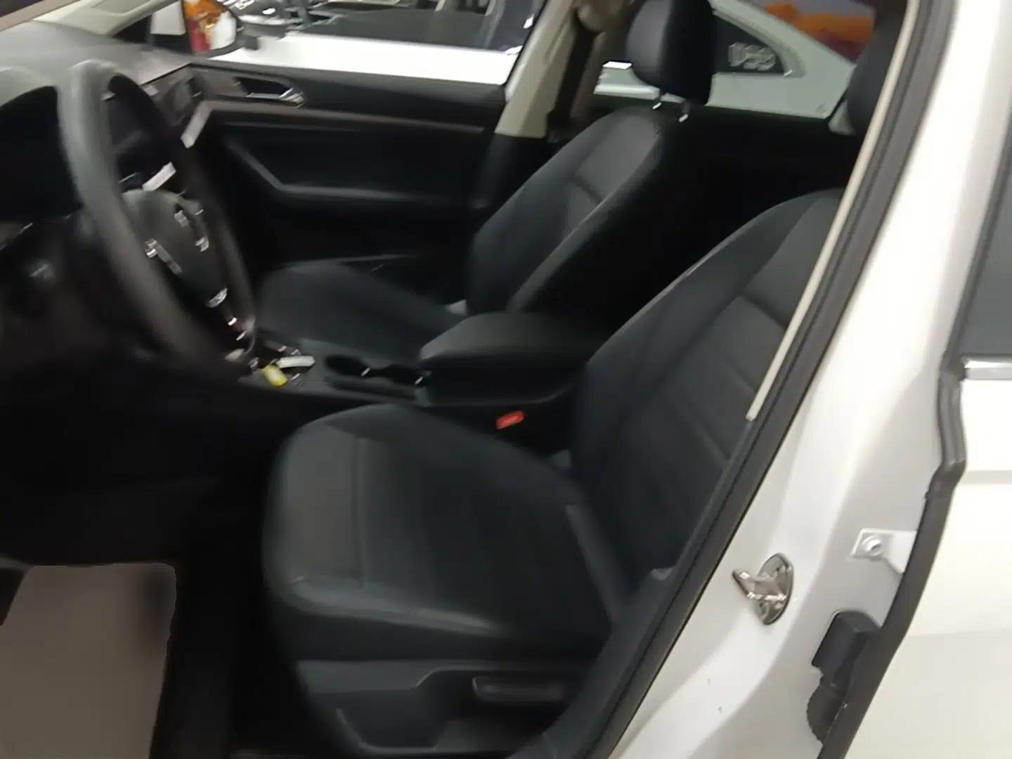 Volkswagen Lavida 2021 1.5L Automatic Comfort Edition — миниатюра 17