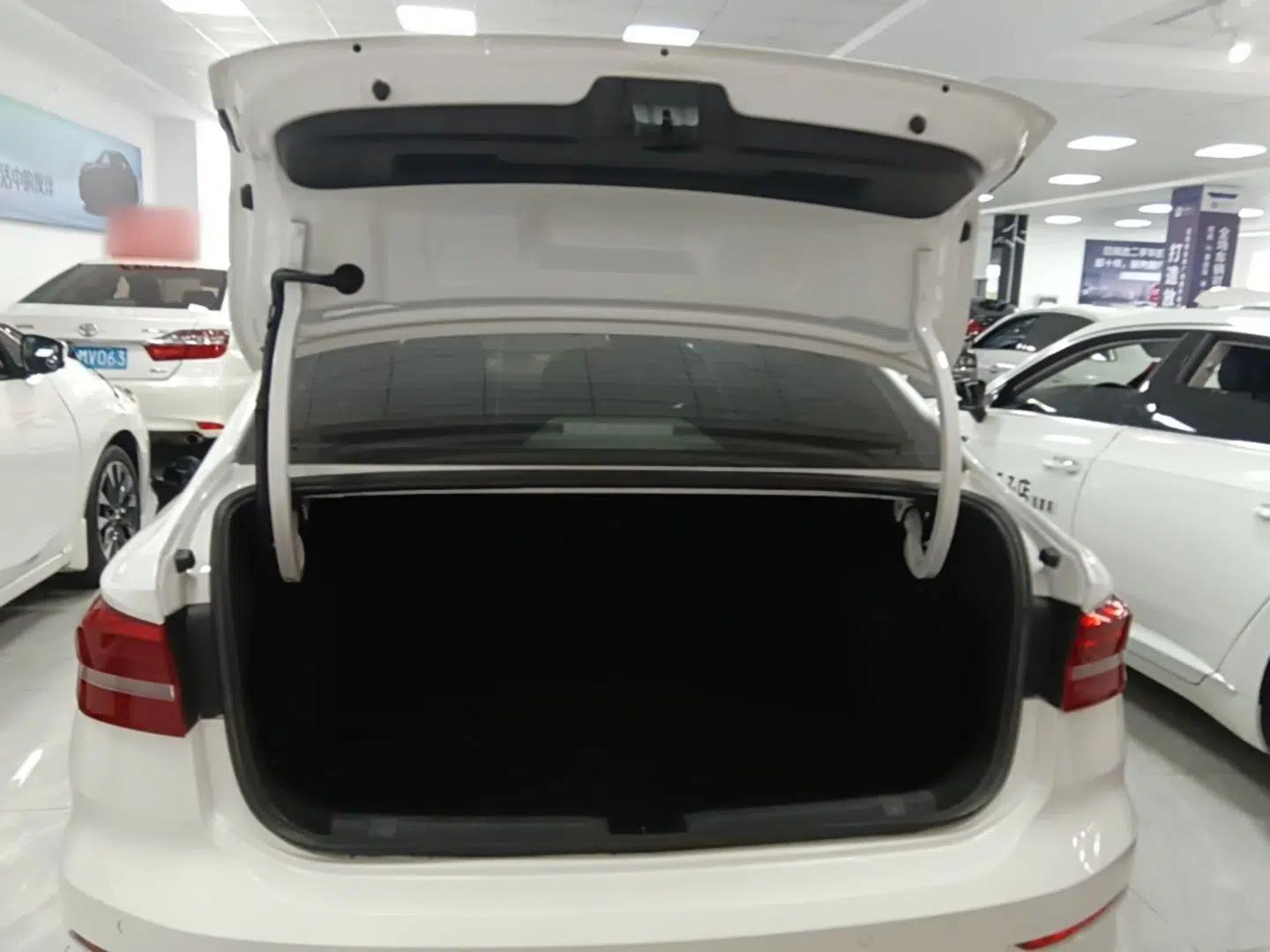 Volkswagen Lavida 2021 1.5L Automatic Comfort Edition — миниатюра 22