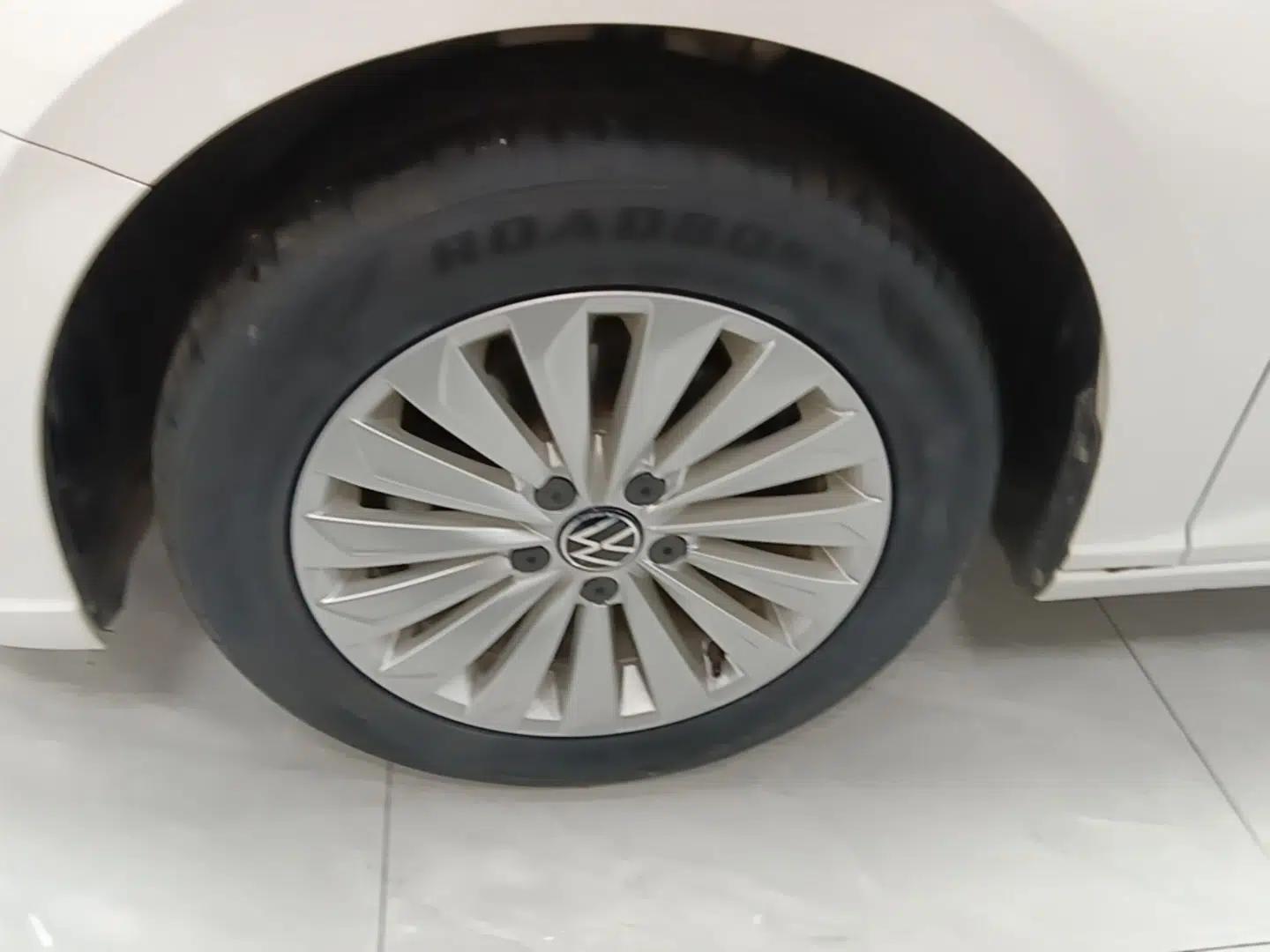 Volkswagen Lavida 2021 1.5L Automatic Comfort Edition — миниатюра 10