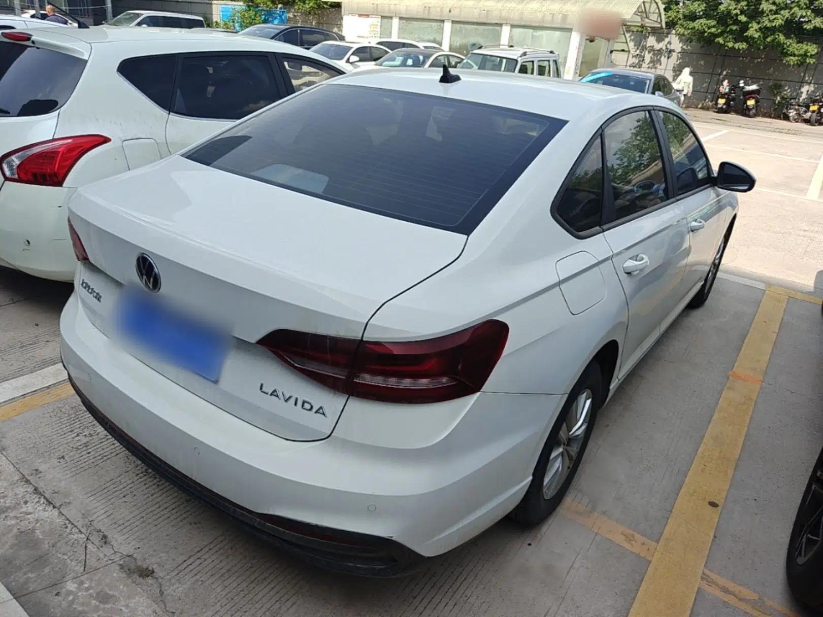 Volkswagen Lavida 2023 Revised 1.5L Automatic DeYi Edition — миниатюра 6