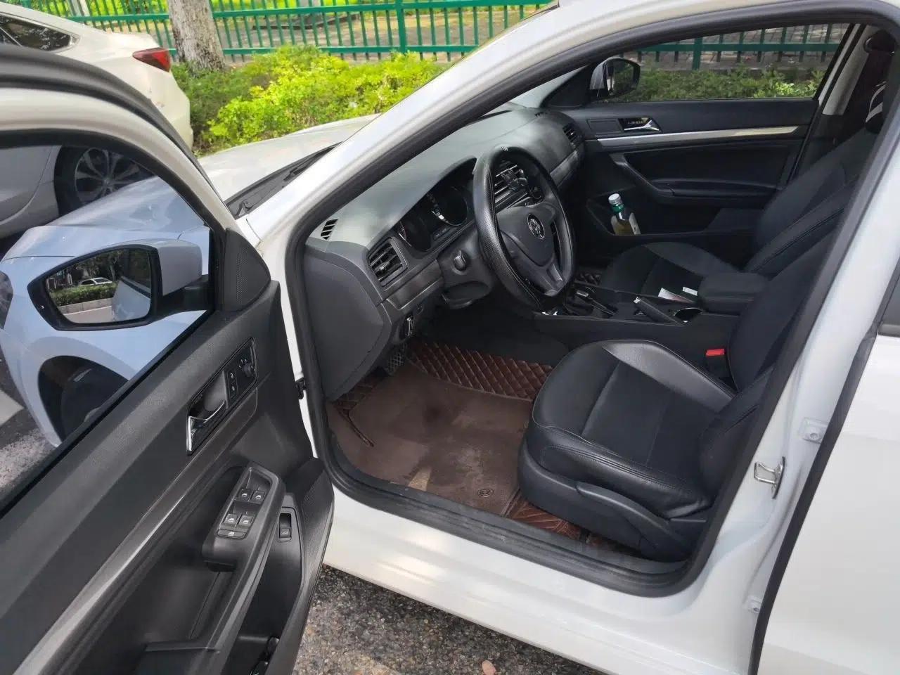 Volkswagen Lavida 2019 Lavida Start 1.5L Automatic Trendy Version China VI Standard — миниатюра 19