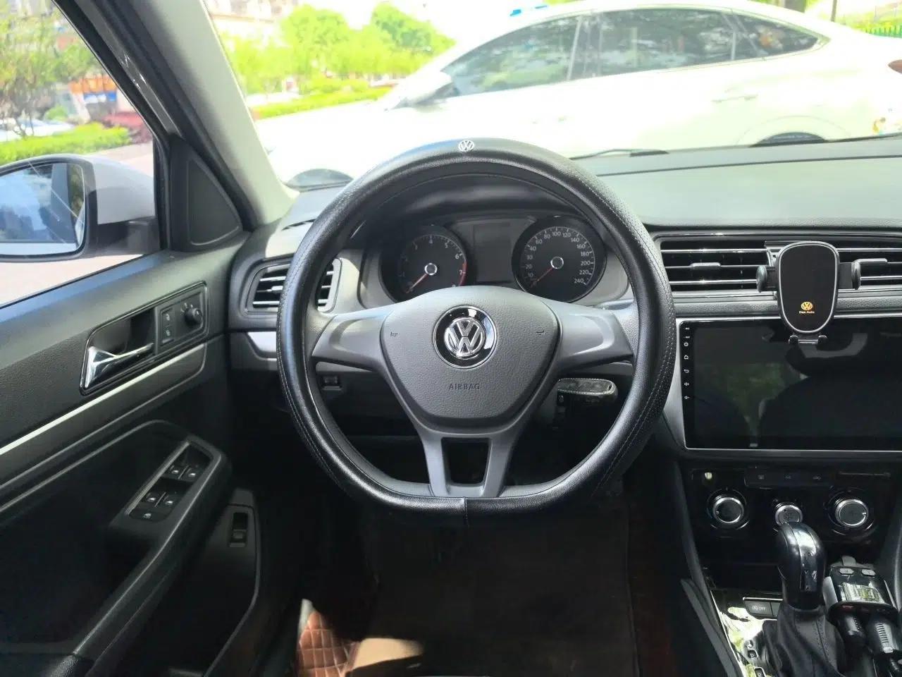 Volkswagen Lavida 2019 Lavida Start 1.5L Automatic Trendy Version China VI Standard — миниатюра 9