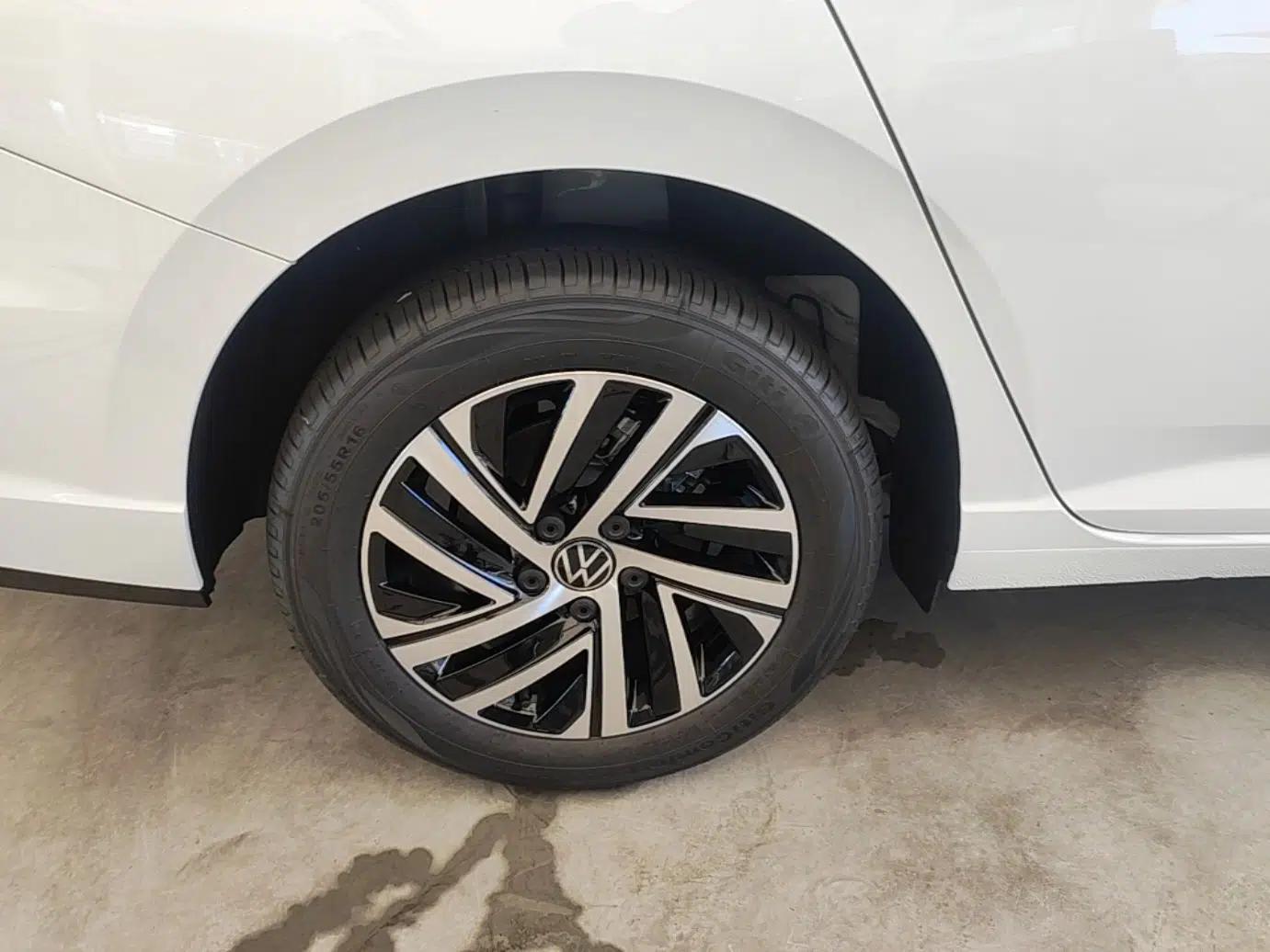 Volkswagen Lavida 2026 1.5L Automatic Starry Five-Million Edition — миниатюра 16