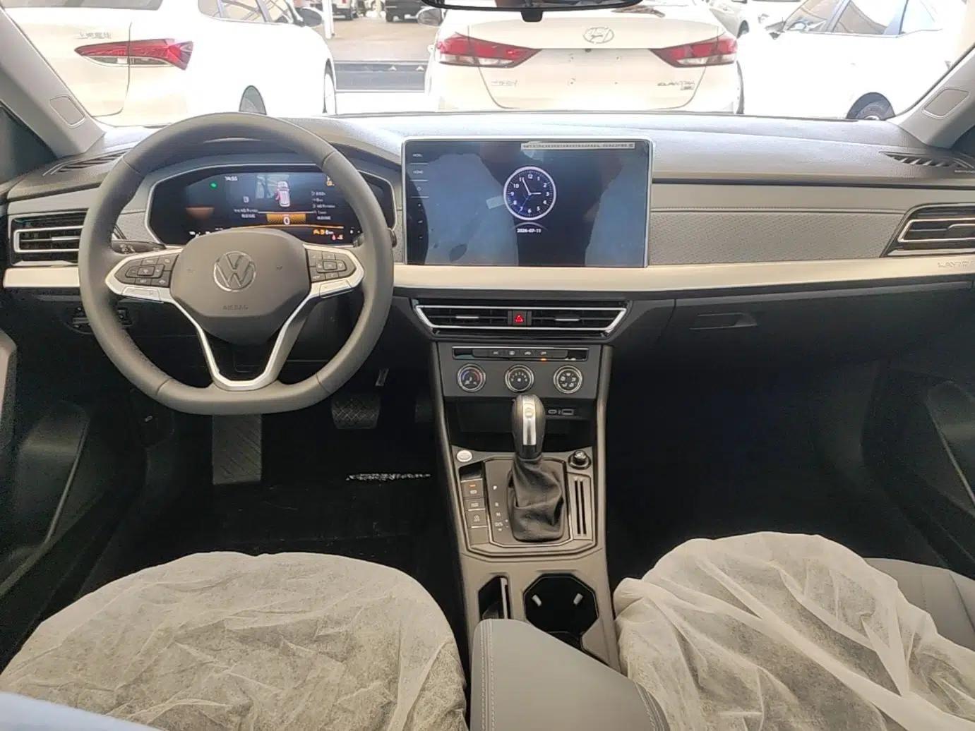 Volkswagen Lavida 2026 1.5L Automatic Starry Five-Million Edition — миниатюра 17