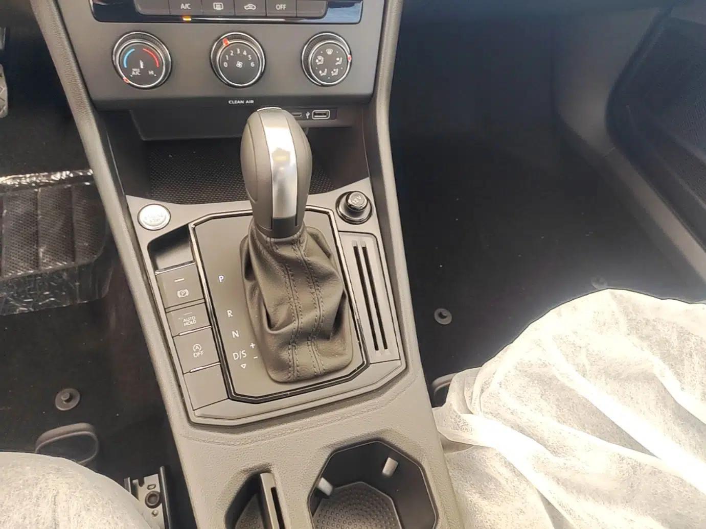 Volkswagen Lavida 2026 1.5L Automatic Starry Five-Million Edition — миниатюра 21