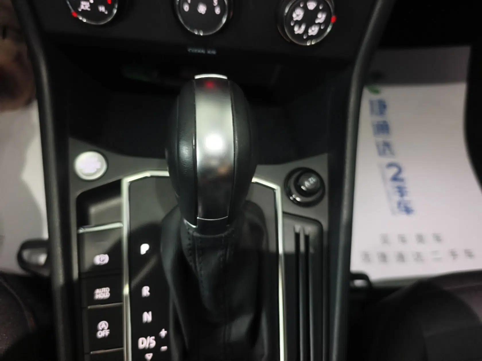 Volkswagen Lavida 2023 300TSI DSG Starry Full-Comfort Edition — миниатюра 16