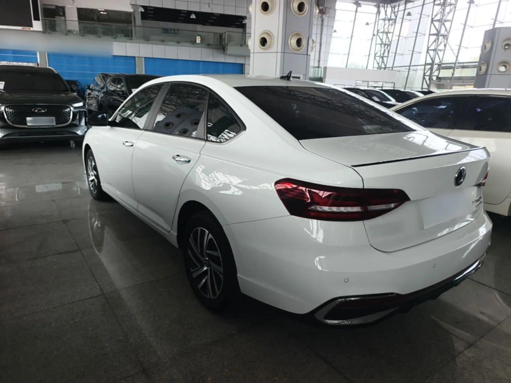 Volkswagen Lavida 2023 300TSI DSG Starry Full-Comfort Edition — миниатюра 4