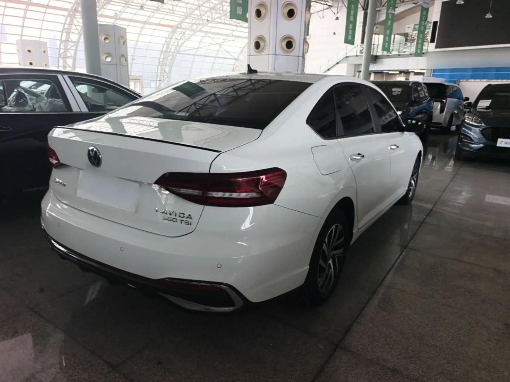 Volkswagen Lavida 2023 300TSI DSG Starry Full-Comfort Edition — миниатюра 6